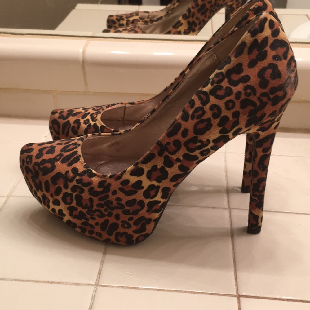 Charlotte Russe Animal print heel - Picture 2 of 5